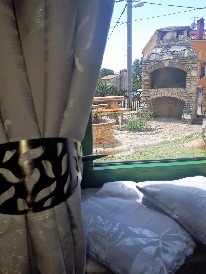 Apartment Terra Rossa Kaštelir エクステリア 写真