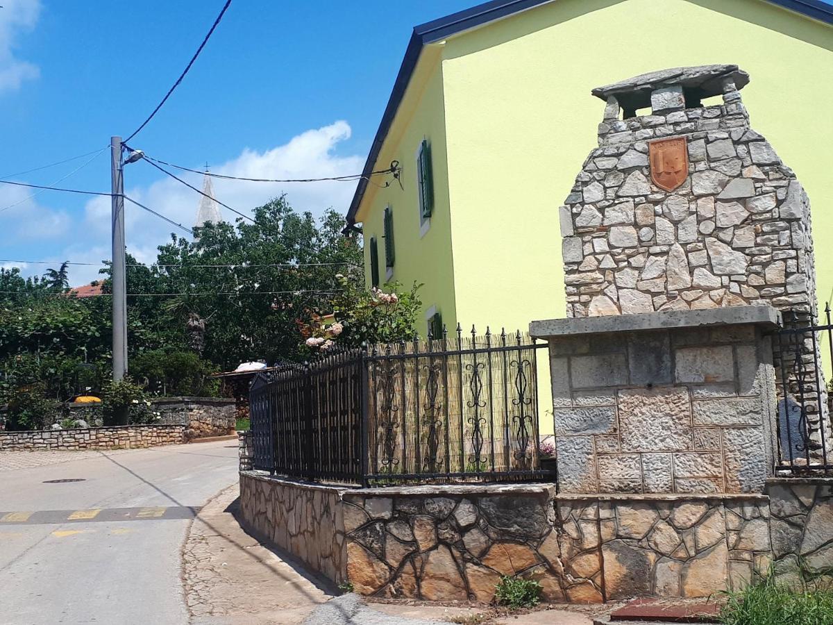 Apartment Terra Rossa Kaštelir エクステリア 写真