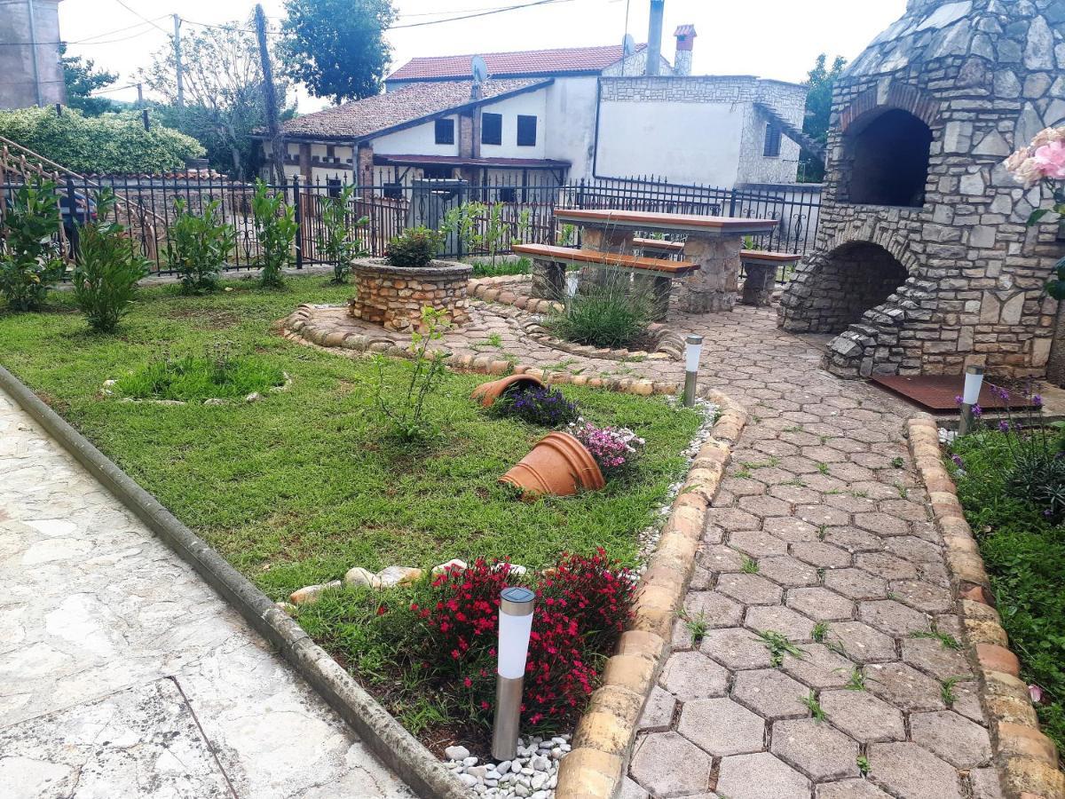 Apartment Terra Rossa Kaštelir エクステリア 写真